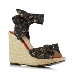 4 WEDGEW/STRAWBERRY POLKA DOT FABRIC AND TIE